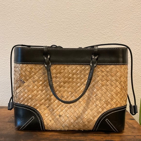 Elegant Tan and Black Womens’ Woven Hand Bag - Picture 4 of 16